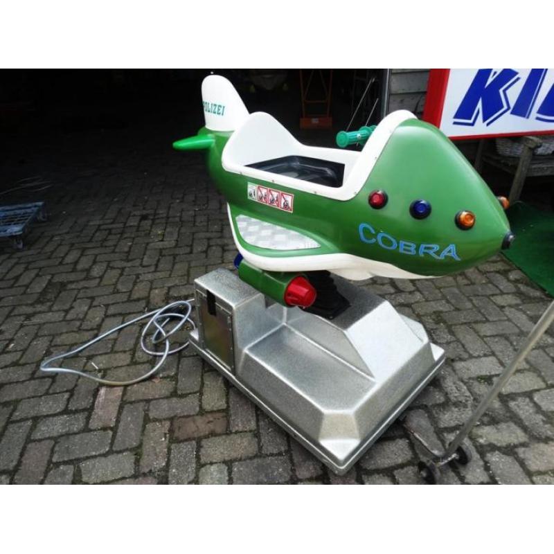 Vliegtuigje Kiddy Ride met muntinworp