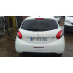 peugeot 208 1.4 hdi org 48000 km geh rijdbaar super schade