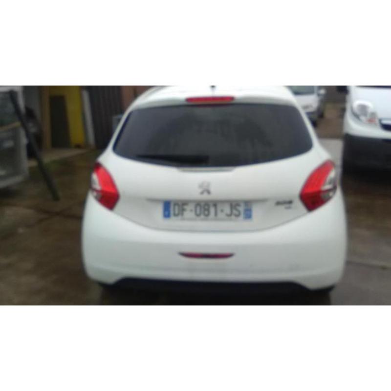 peugeot 208 1.4 hdi org 48000 km geh rijdbaar super schade