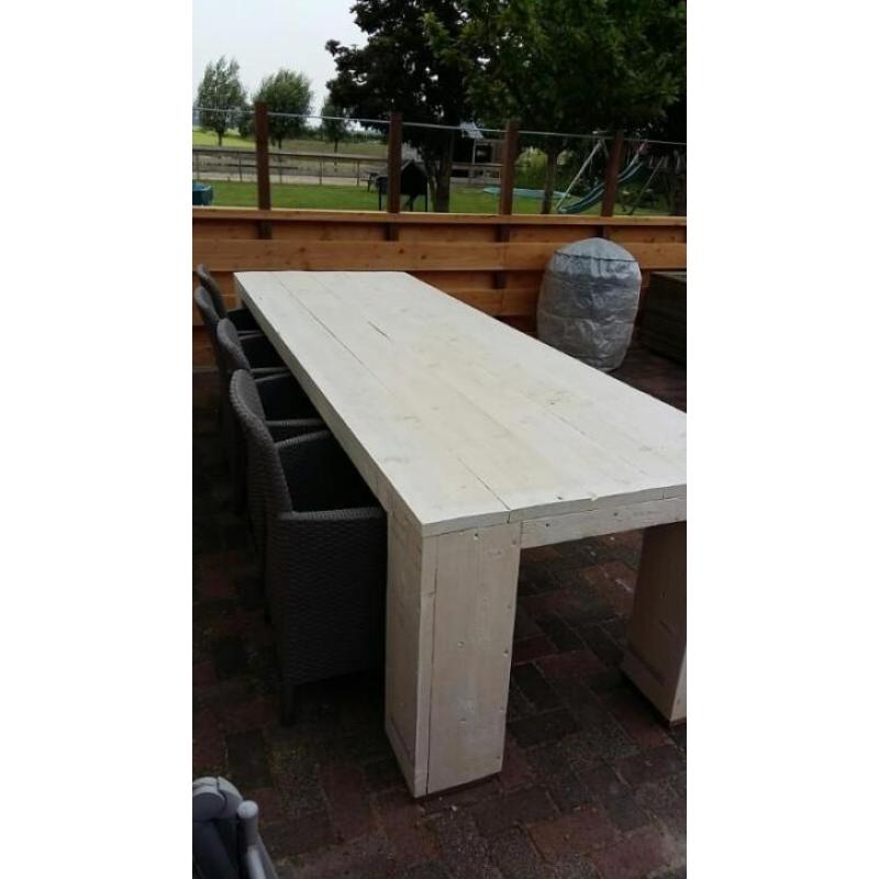 steigerhouten tafel