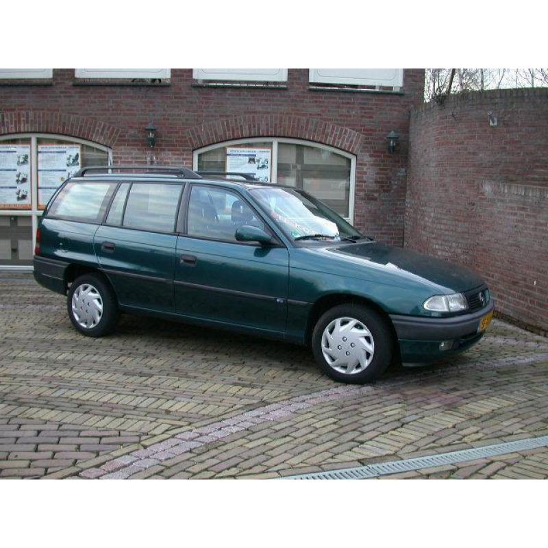 Opel Astra X1.6SZR Statw Season (bj 1997)