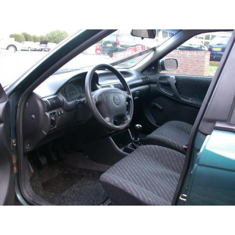 Opel Astra X1.6SZR Statw Season (bj 1997)