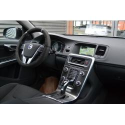 Volvo V60 T3 MOMENTUM GEARTRONIC / NAVI / TEL / PDC