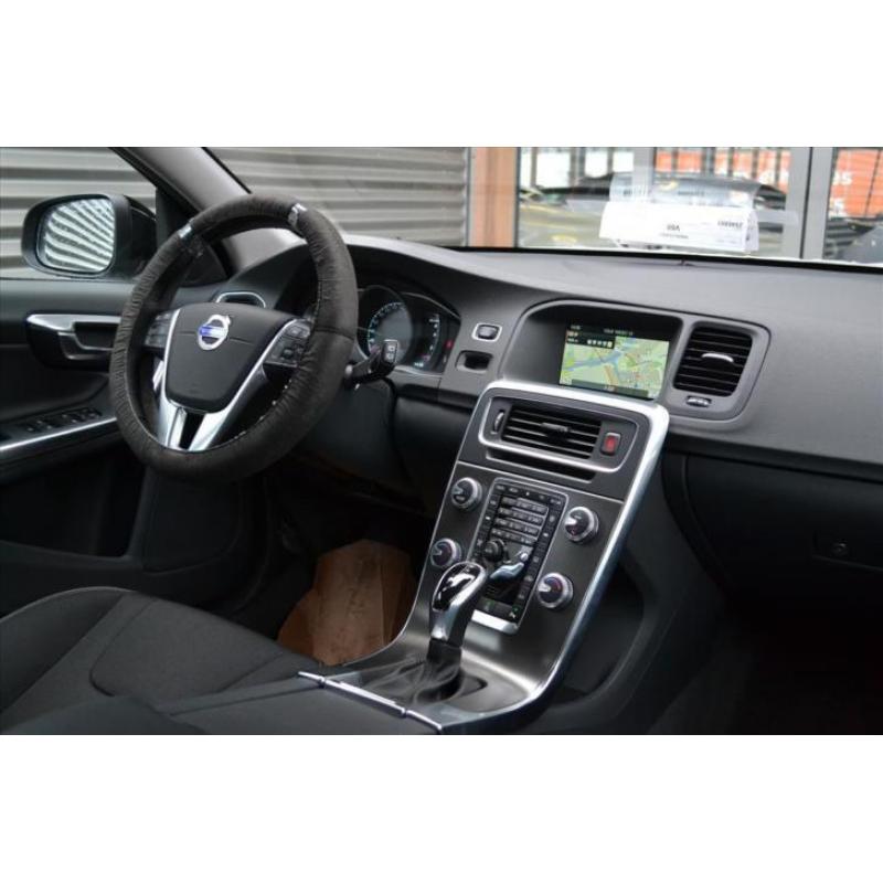 Volvo V60 T3 MOMENTUM GEARTRONIC / NAVI / TEL / PDC