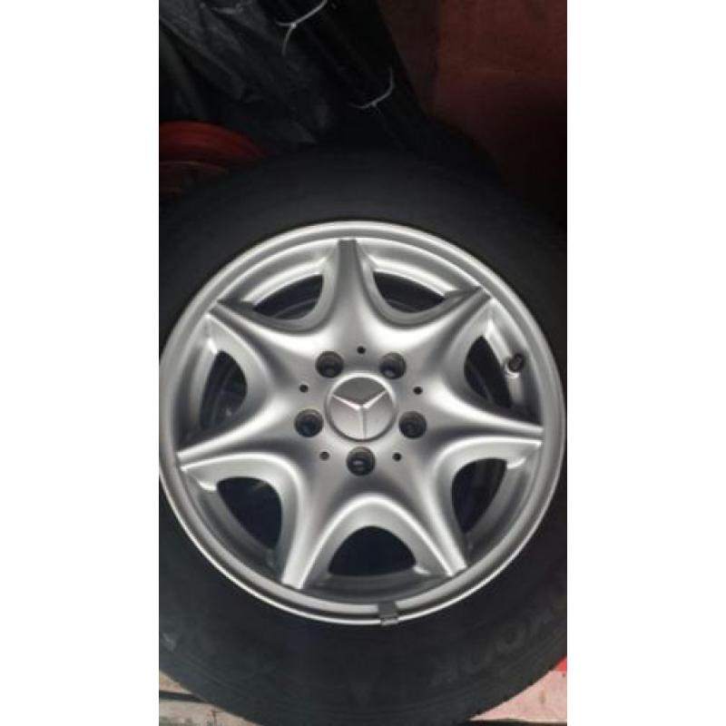 velgen + banden mercedes15 inch C klasse 2004 orgineel