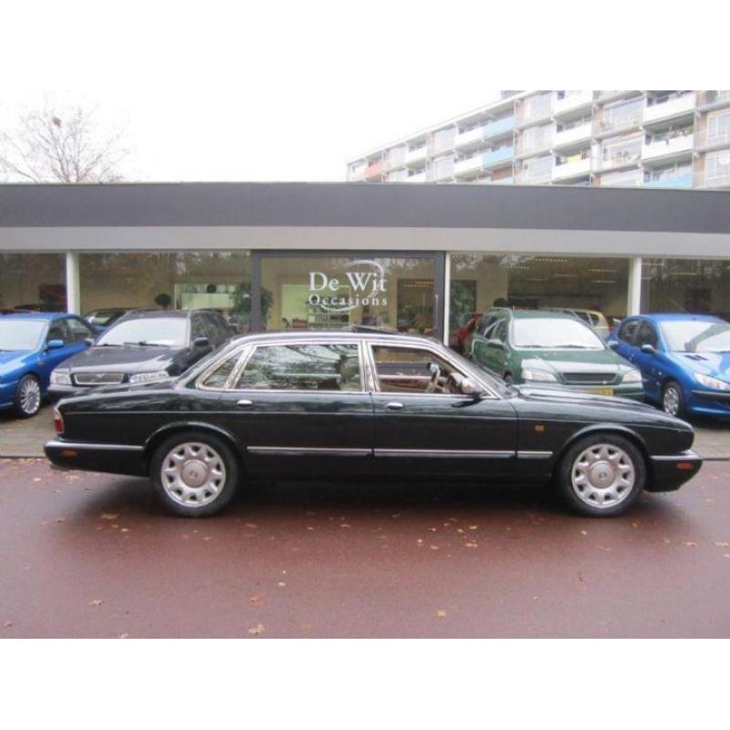 Daimler Super V8 4.0 V8 LWB in NIEUWSTAAT ! (bj 1998)