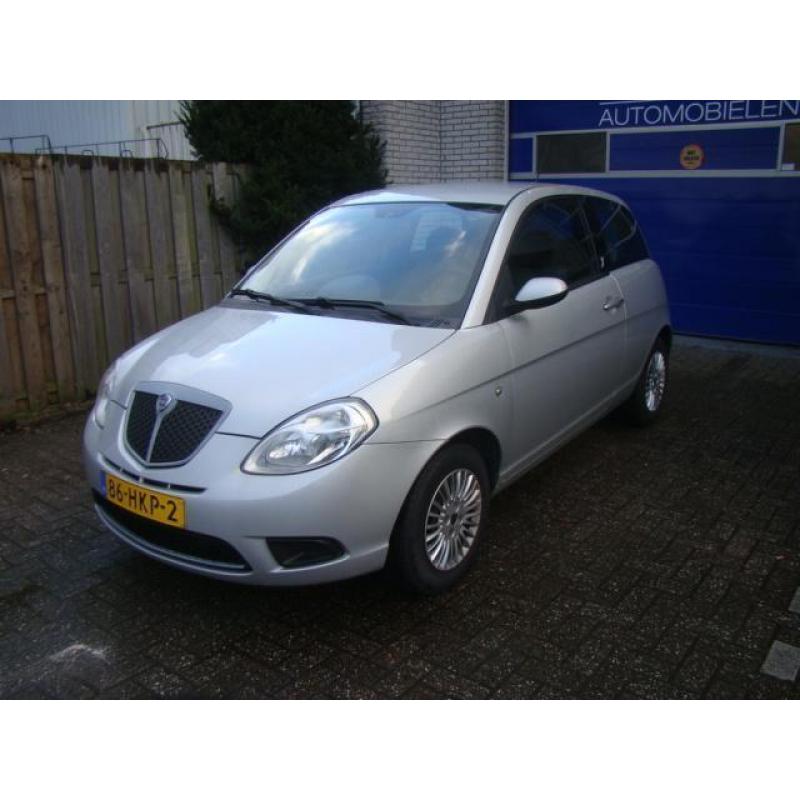 Lancia Ypsilon 1.2 31-12-2008 Grijs m 2009 airco elec-pakket