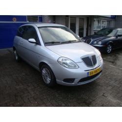 Lancia Ypsilon 1.2 31-12-2008 Grijs m 2009 airco elec-pakket