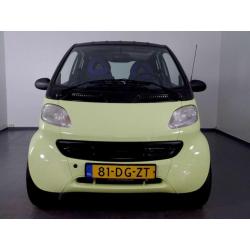 smart City-Coupe smart & pure, motor rookt iets