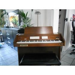 CONTENT KLASSIEK K-110 evt met messing orgel-lamp en bankje