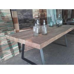 unieke robuuste stoere oud houten eiken tafel eettafel