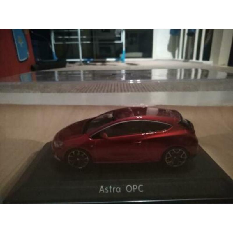 Opel Astra J Opc Rood i-scale 1:43 (incl ovp)