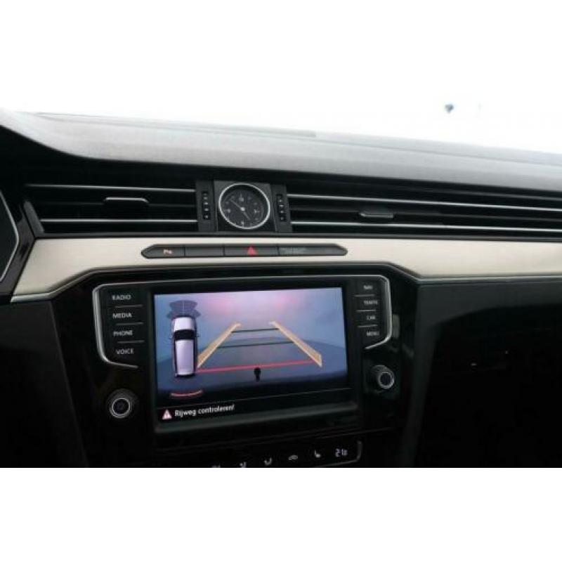 Volkswagen Passat 1.6 TDI 120 PK DSG Variant Highline R-Line