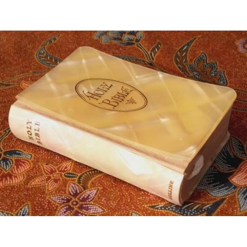 Mooie oude complete vintage bijbel in de doos uit Engeland.