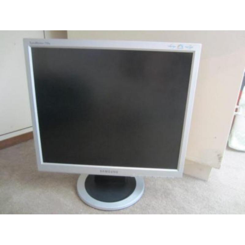 A45: Samsung Syncmaster 710N LCD 17 inch beeldscherm Pixel